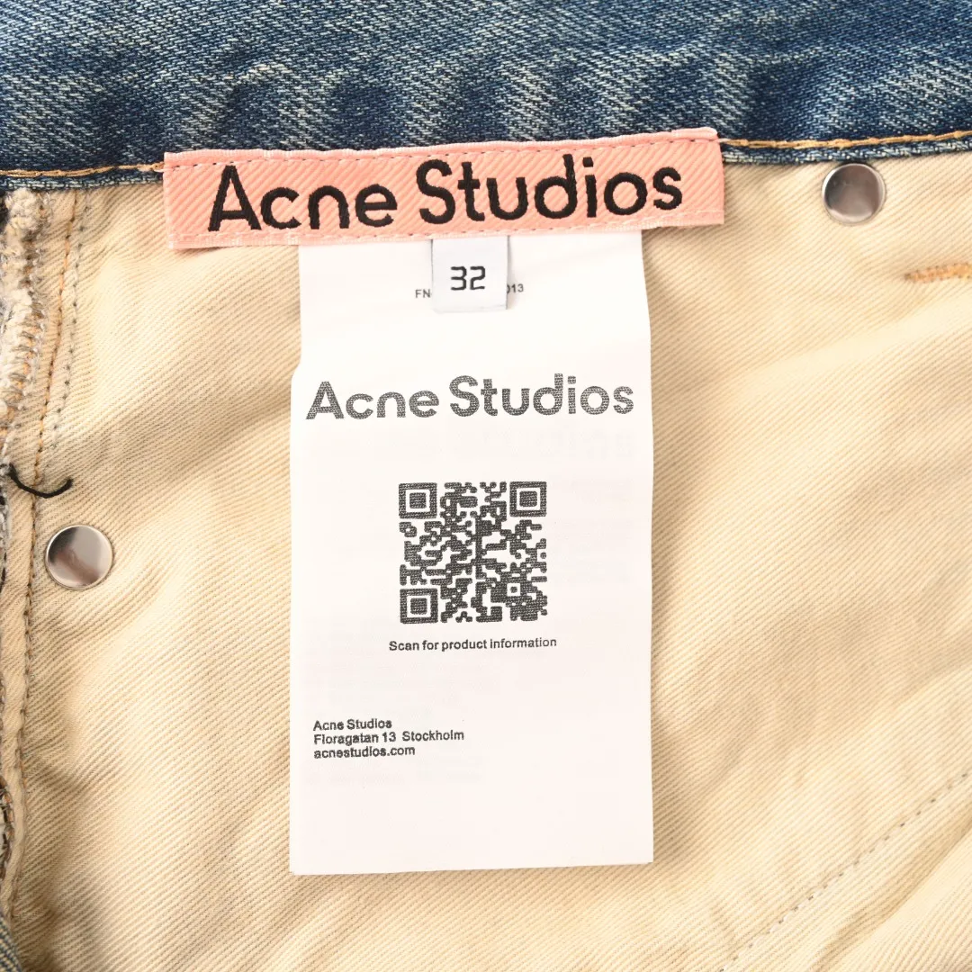 ACNE STUDIOS ， ， 。 ， ， 。 、 ， Retro 。 ， 、 、 “ ”。 、 、 ， ， 。 “ ” ， ， ， 。 ， ， 、 。 ， ， 。 。 。 Same Style Size：28 30 32 34